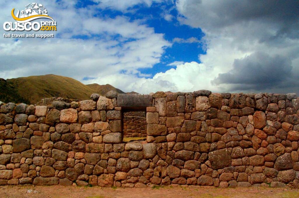 El complejo arqueológico de Puca Pucara. Fuente: CuscoPeru.com
