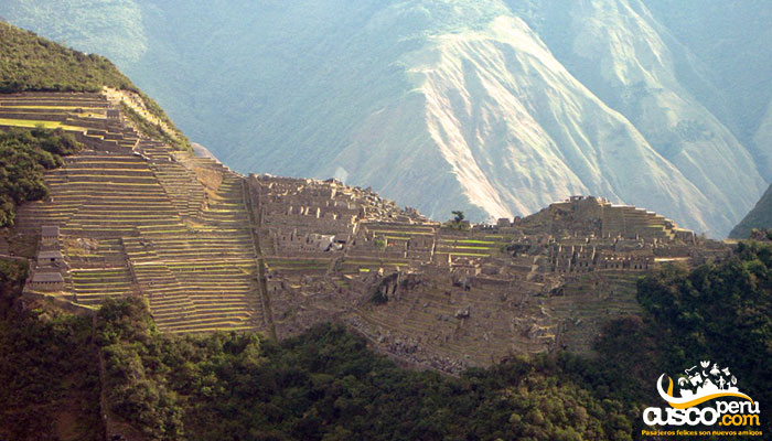 Vista de Machu Picchu desde la montaña Putucusi. Fuente: CuscoPeru.com
