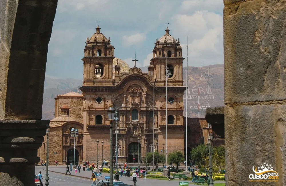Compañia De Jesus, Cusco Main Square