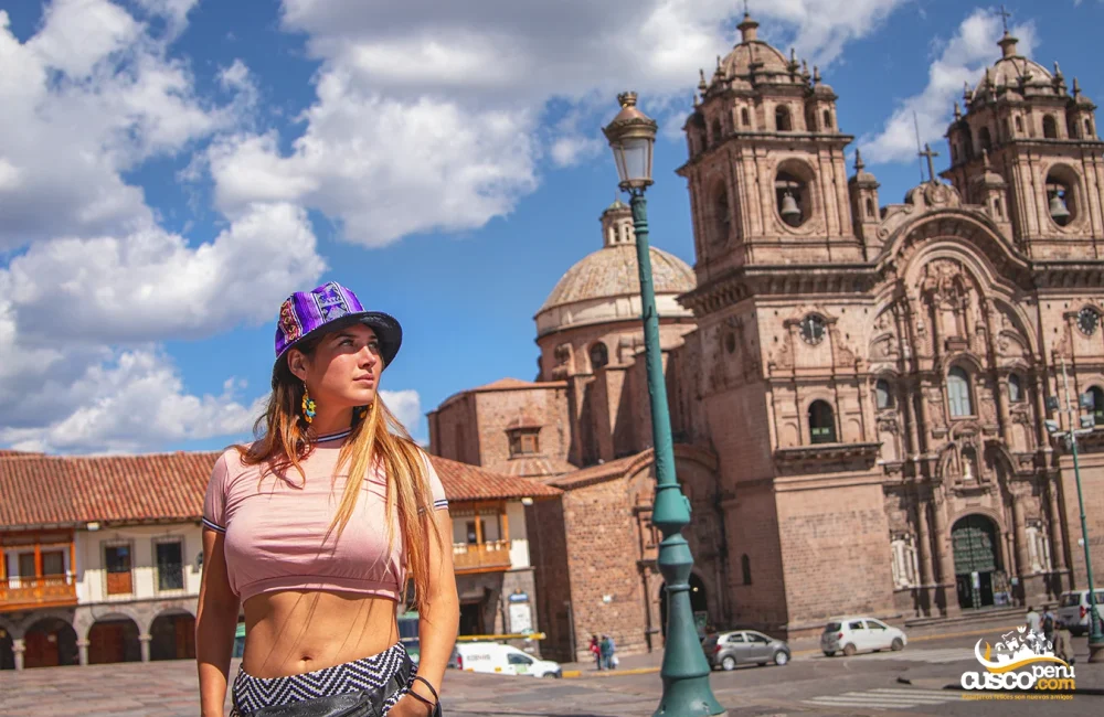 Paseo por la ciudad de Cusco, Plaza mayor