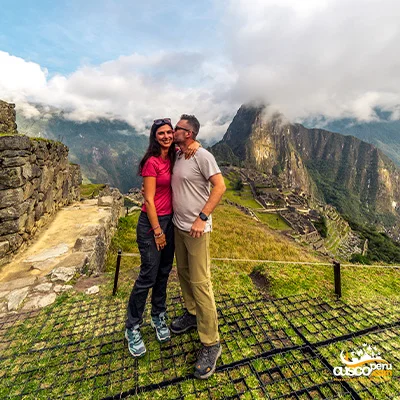 Pareja en el tour de Machu Picchu