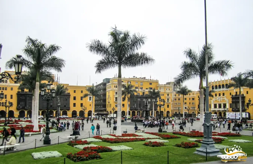 Praça principal de Lima
