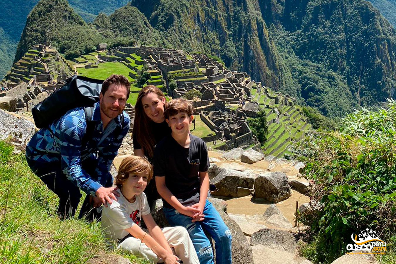 Familia en Machu Picchu. Fuente: CuscoPeru.com