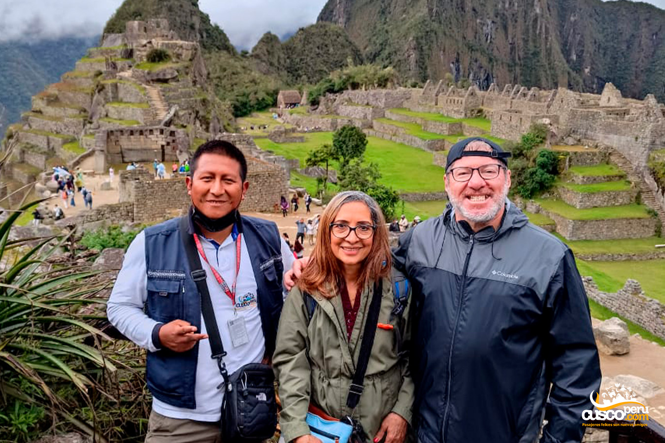 Guided service for two tourists at Machu Picchu. Source: CuscoPeru.com
