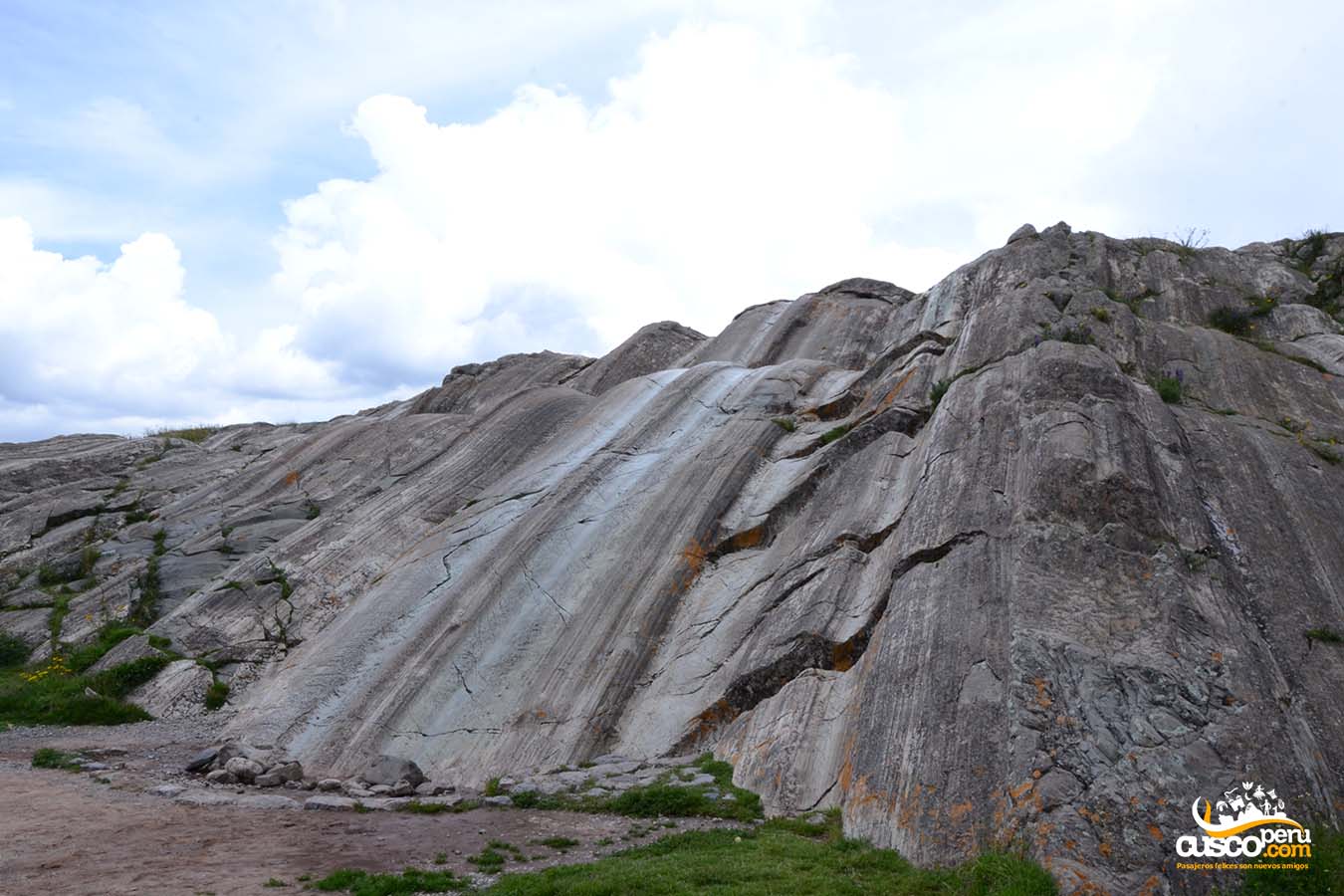 Stone slides in Sacsayhuamán