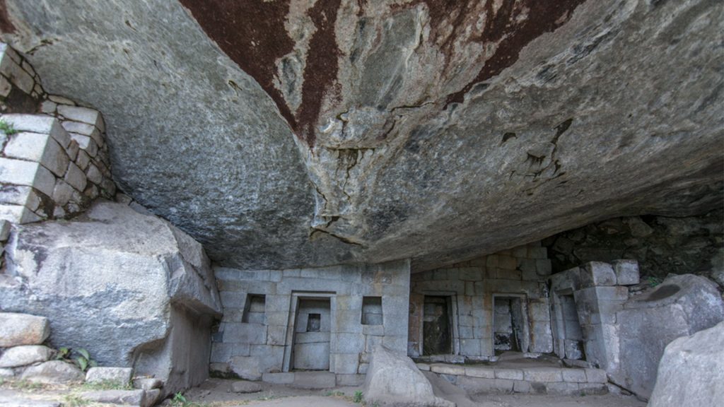 Templo da Lua, construído em uma caverna natural Fonte: CuscoPeru.com