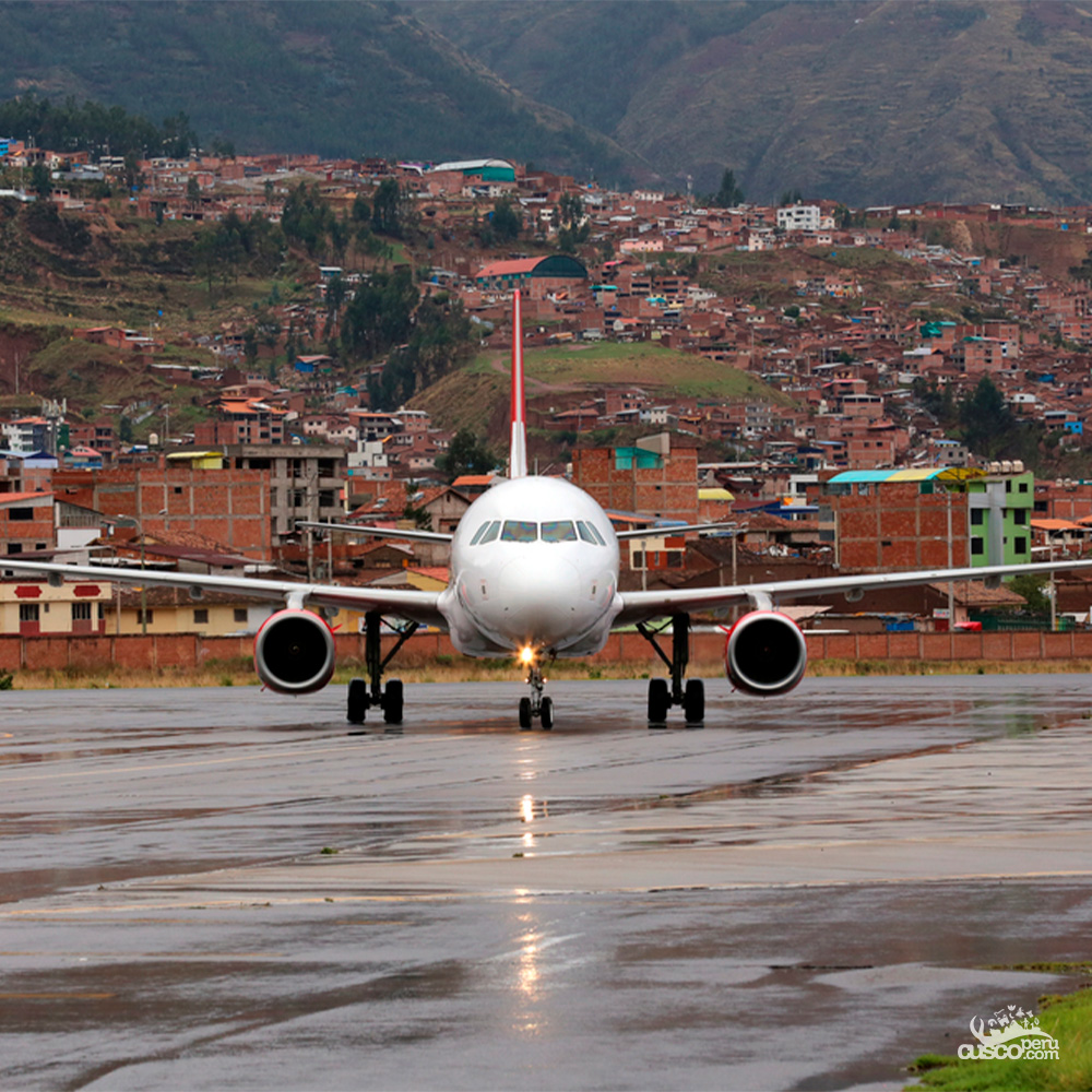 Airplane landing. Source: CuscoPeru.com