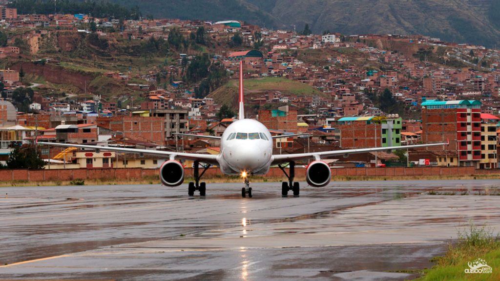 Airplane landing. Source: CuscoPeru.com