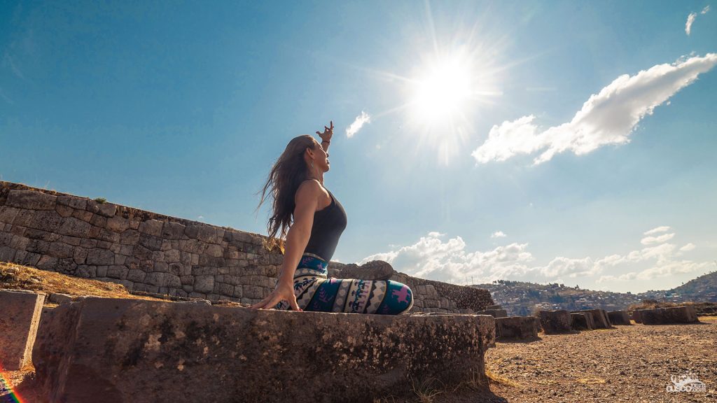 Turista disfrutando de uma das melhores temporadas no Peru. Fonte: CuscoPeru.com