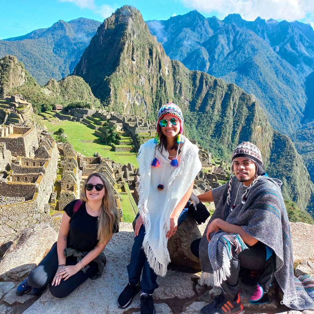 Estudiantes la ciudad inca de Machu Picchu. Fuente: CuscoPeru.com