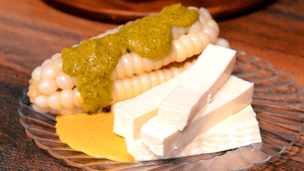 Corn with cheese is a delicious Andean dish, combining tender corn and fresh cheese. Source.CuscoPeru.com